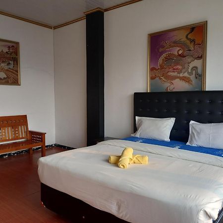 Dc Hotel & Hostel Labuan Bajo Kültér fotó