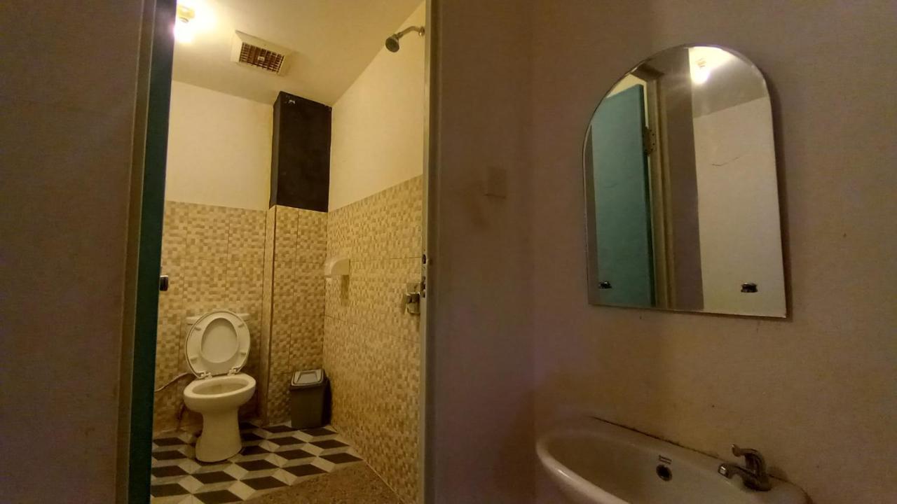 Dc Hotel & Hostel Labuan Bajo Kültér fotó