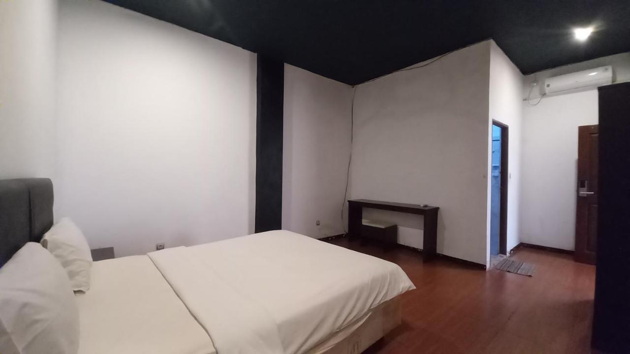 Dc Hotel & Hostel Labuan Bajo Kültér fotó