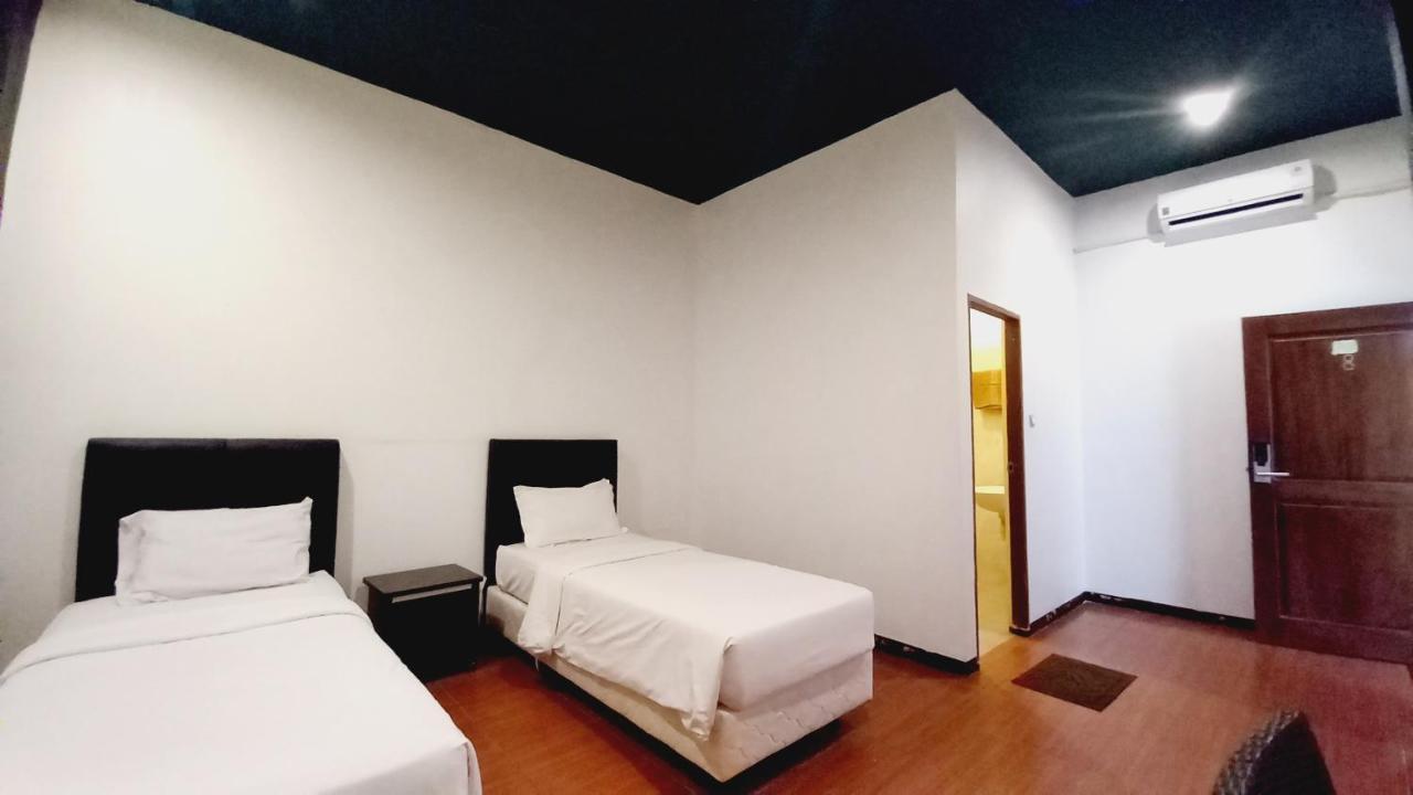 Dc Hotel & Hostel Labuan Bajo Kültér fotó