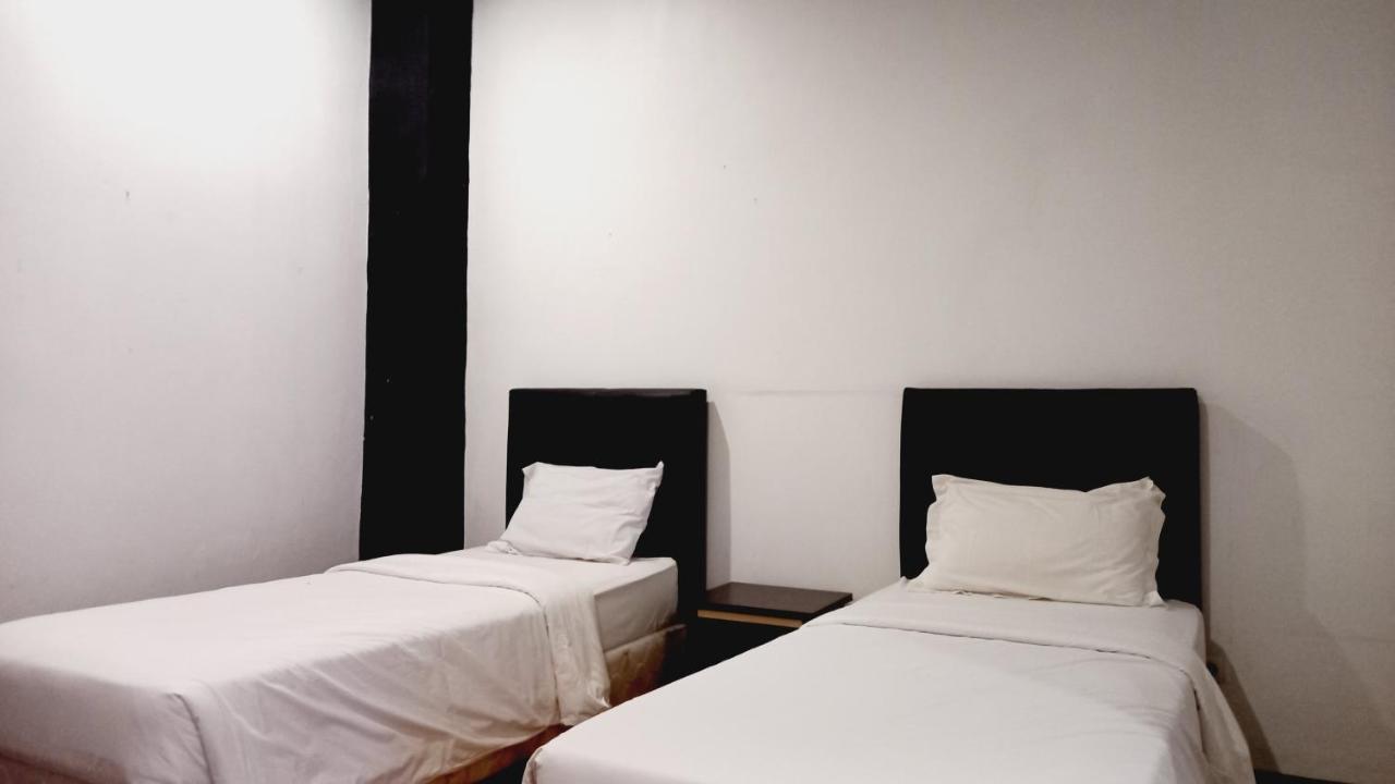 Dc Hotel & Hostel Labuan Bajo Kültér fotó