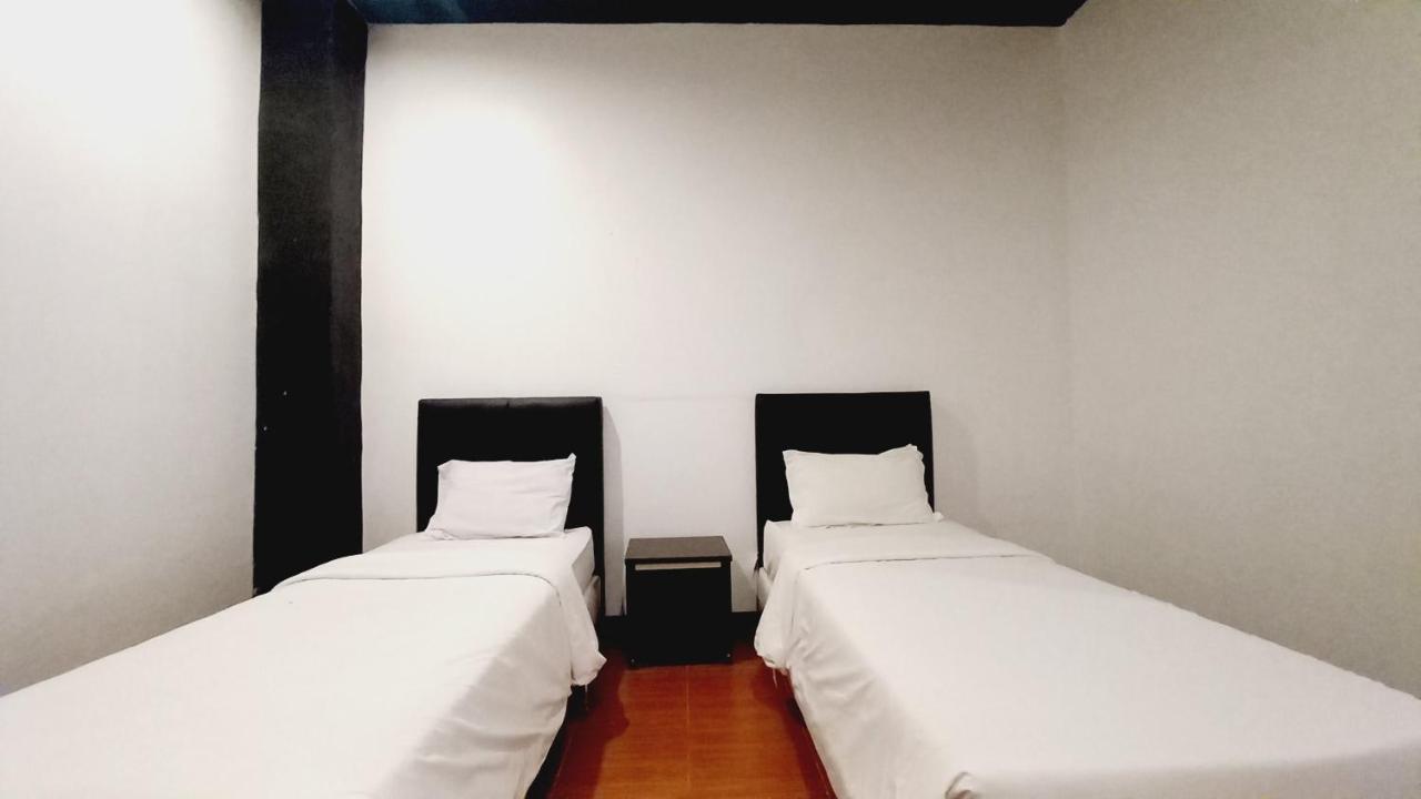 Dc Hotel & Hostel Labuan Bajo Kültér fotó
