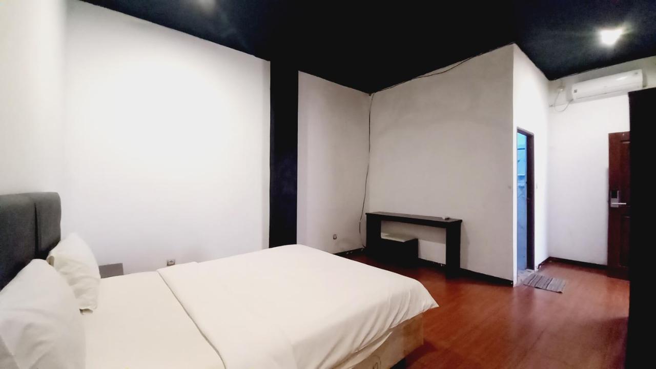 Dc Hotel & Hostel Labuan Bajo Kültér fotó