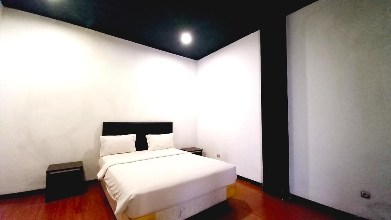 Dc Hotel & Hostel Labuan Bajo Kültér fotó