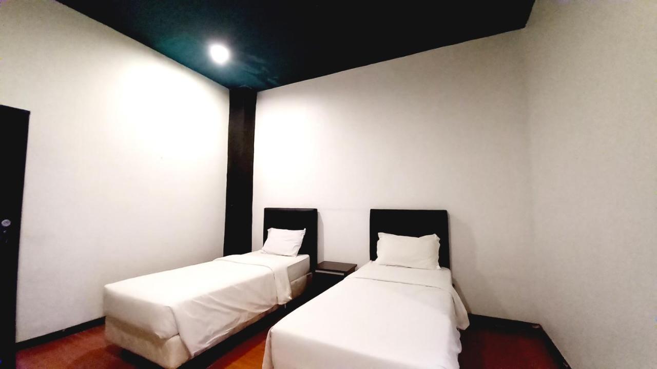 Dc Hotel & Hostel Labuan Bajo Kültér fotó
