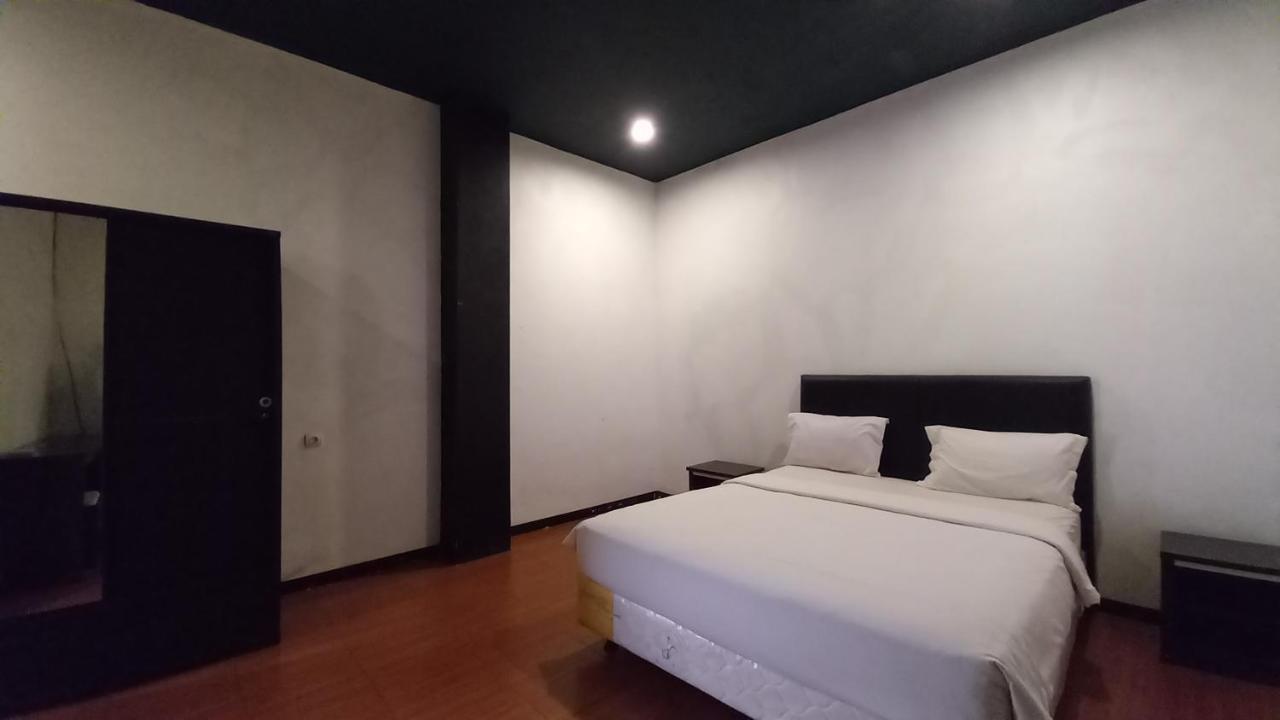 Dc Hotel & Hostel Labuan Bajo Kültér fotó