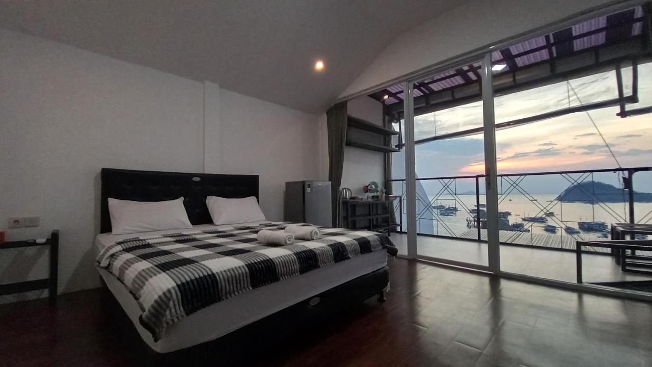 Dc Hotel & Hostel Labuan Bajo Kültér fotó
