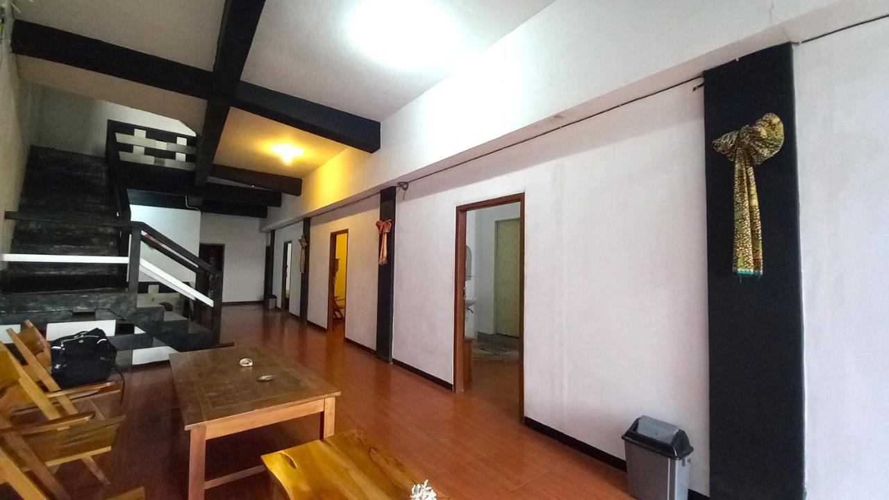 Dc Hotel & Hostel Labuan Bajo Kültér fotó