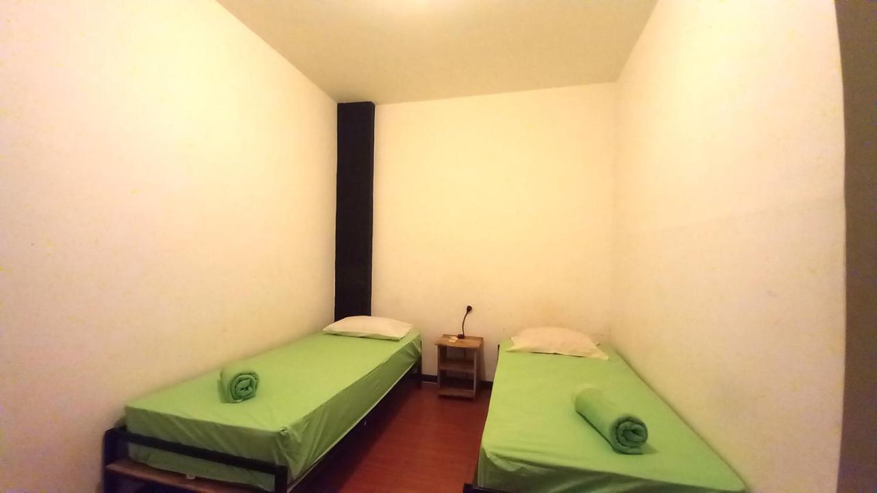 Dc Hotel & Hostel Labuan Bajo Kültér fotó
