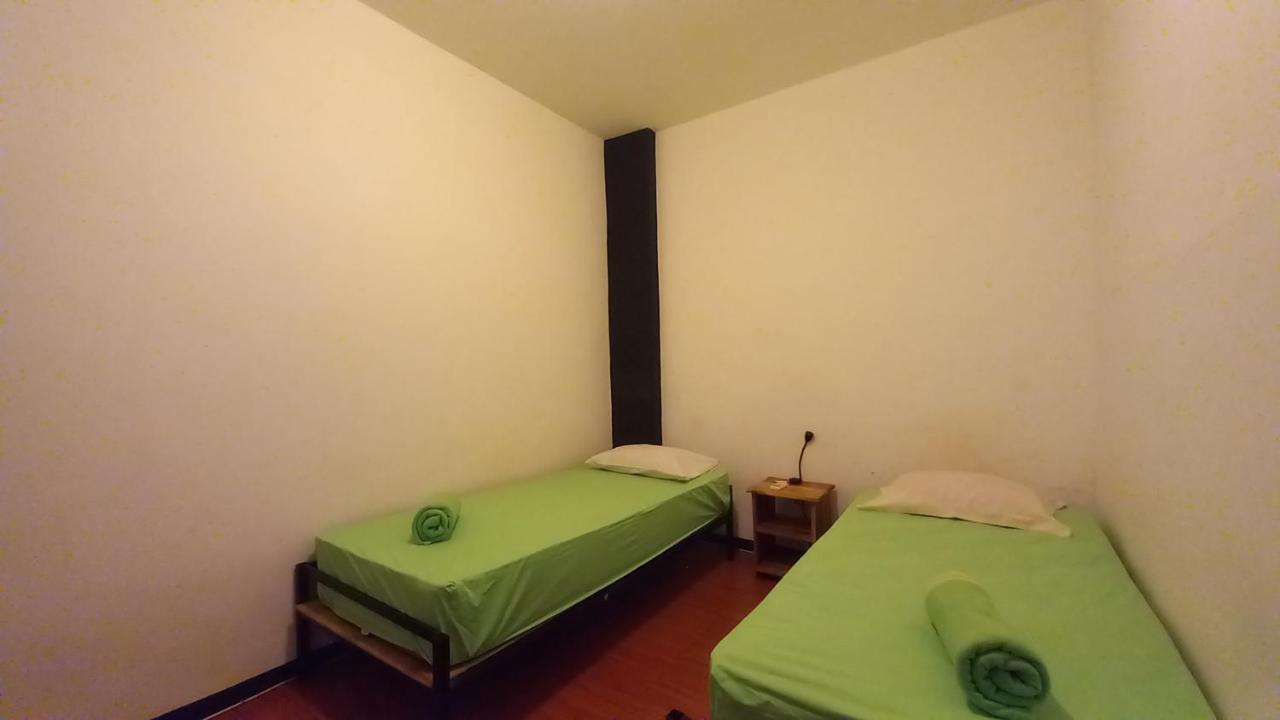 Dc Hotel & Hostel Labuan Bajo Kültér fotó