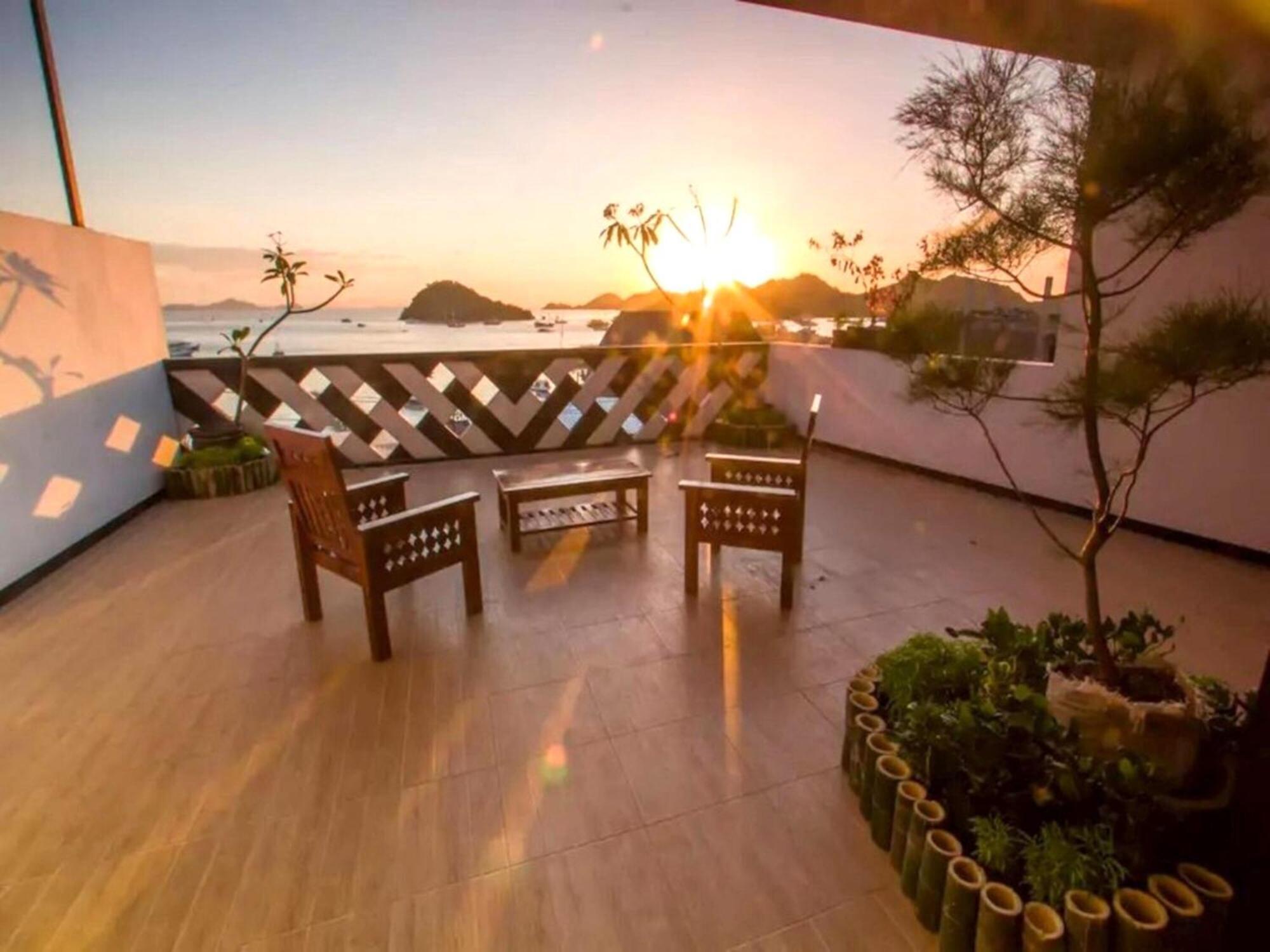 Dc Hotel & Hostel Labuan Bajo Kültér fotó