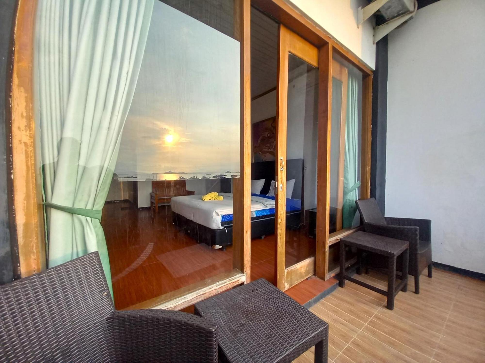 Dc Hotel & Hostel Labuan Bajo Kültér fotó